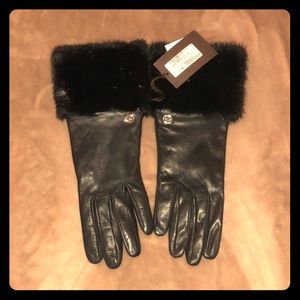 Gucci leather gloves with fur